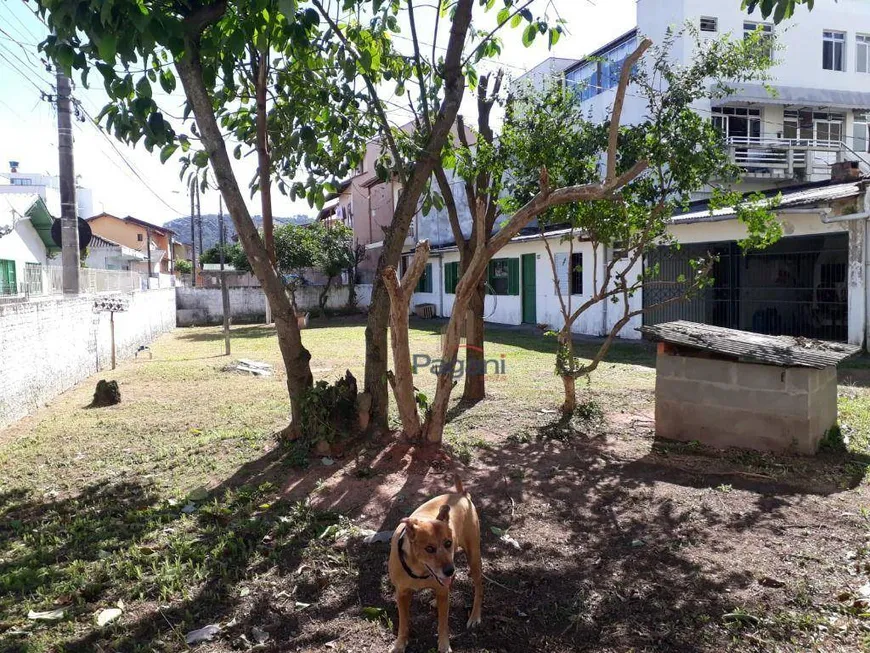 Foto 1 de Lote/Terreno à venda, 405m² em Kobrasol, São José
