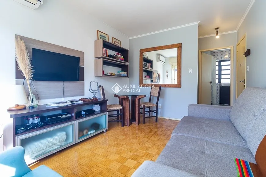 Foto 1 de Apartamento com 3 Quartos à venda, 70m² em Mont' Serrat, Porto Alegre