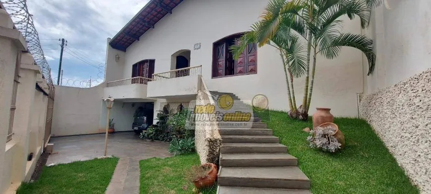 Foto 1 de Casa com 3 Quartos à venda, 337m² em Abadia, Uberaba