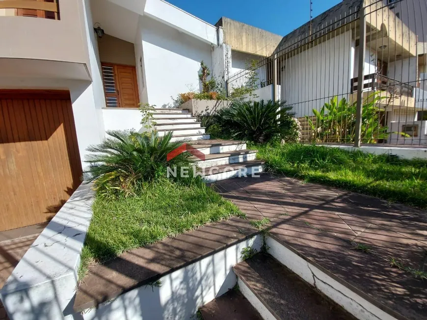 Foto 1 de Casa com 3 Quartos à venda, 230m² em Jardim Lindóia, Porto Alegre
