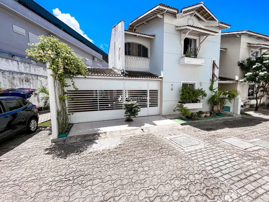 Foto 1 de Casa com 4 Quartos à venda, 120m² em Vila União, Fortaleza