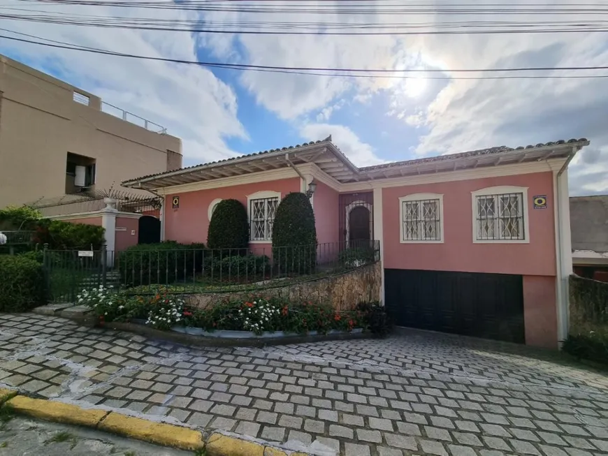 Foto 1 de Casa com 4 Quartos à venda, 536m² em Agronômica, Florianópolis