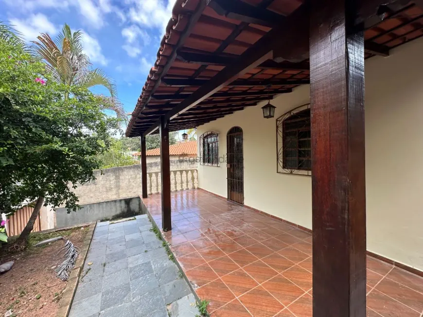 Foto 1 de Casa com 3 Quartos para alugar, 150m² em Duquesa II, Santa Luzia