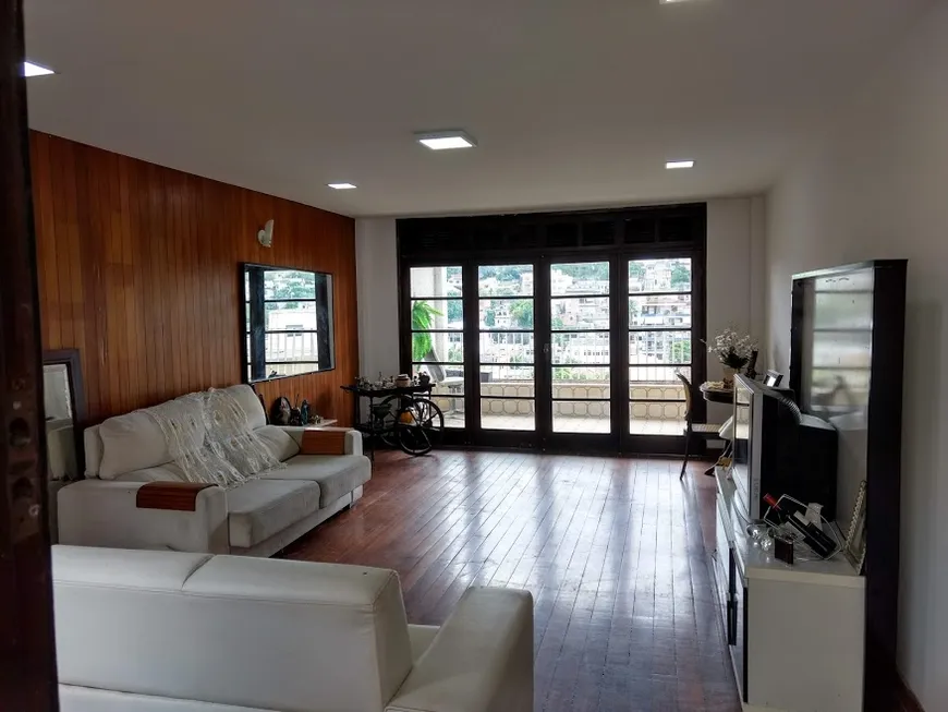 Foto 1 de Casa com 8 Quartos à venda, 504m² em Pechincha, Rio de Janeiro