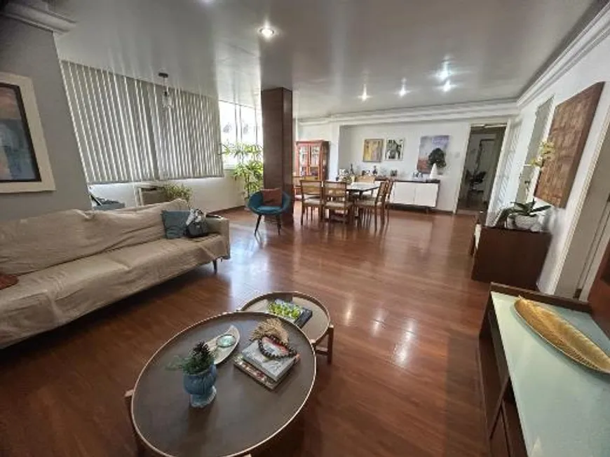 Foto 1 de Apartamento com 3 Quartos à venda, 140m² em Copacabana, Rio de Janeiro