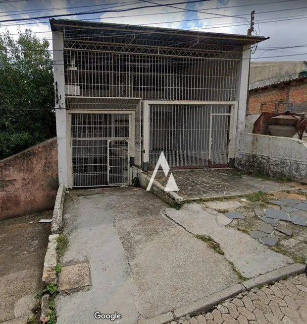 Foto 1 de Casa com 3 Quartos para venda ou aluguel, 242m² em Medianeira, Porto Alegre