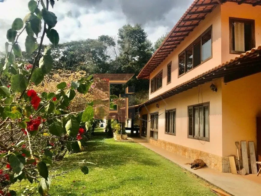 Foto 1 de Casa com 7 Quartos à venda, 454m² em Pedro do Rio, Petrópolis