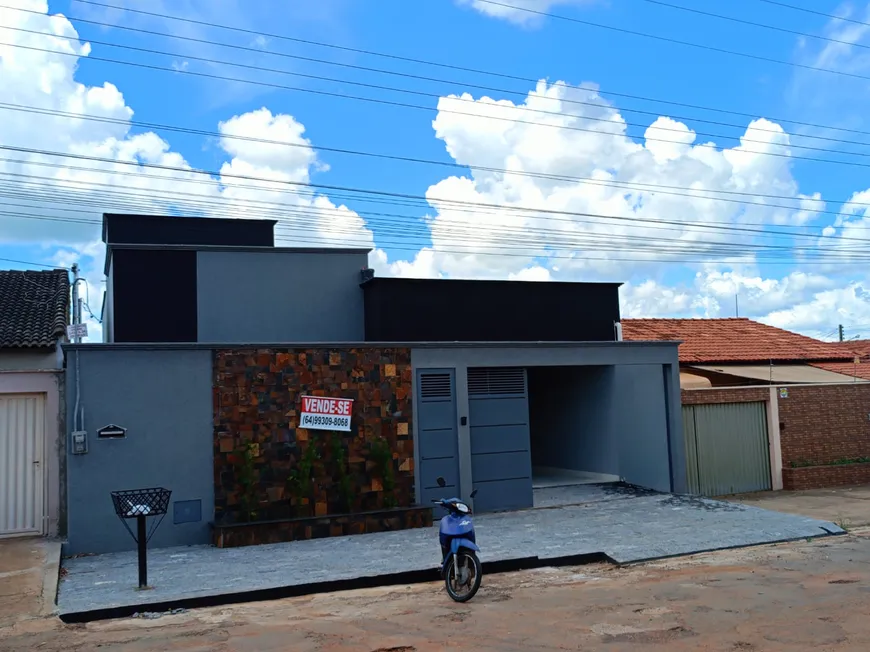 Foto 1 de Casa com 3 Quartos à venda, 215m² em Setor Central, Piracanjuba