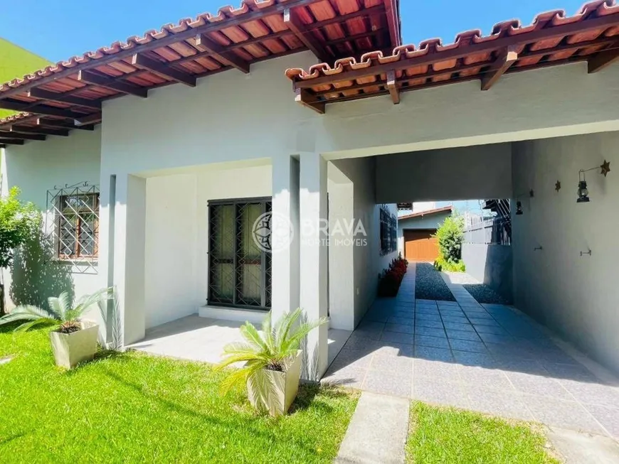 Foto 1 de Casa com 3 Quartos para alugar, 162m² em Fazenda, Itajaí