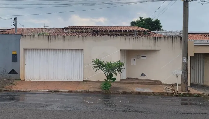 Foto 1 de Casa com 3 Quartos à venda, 137m² em Segismundo Pereira, Uberlândia