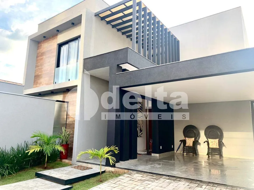 Foto 1 de Casa com 3 Quartos à venda, 260m² em Morada da Colina, Uberlândia