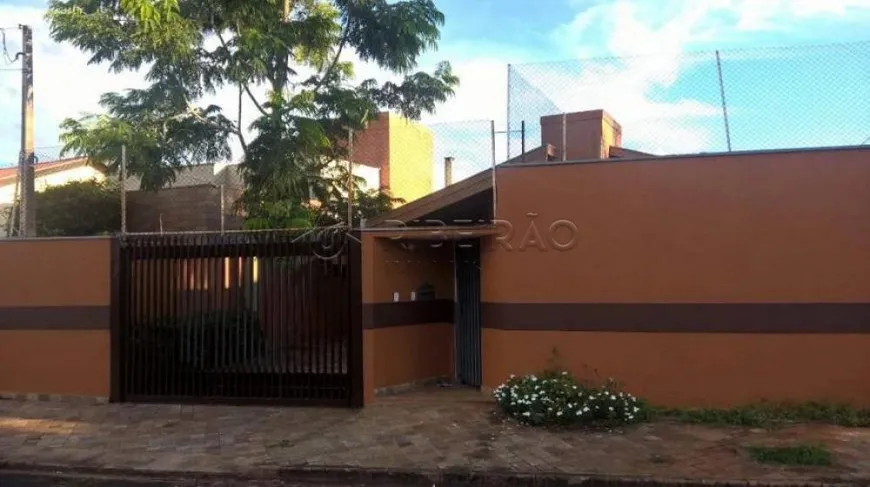 Foto 1 de Casa com 4 Quartos para alugar, 260m² em Ribeirânia, Ribeirão Preto