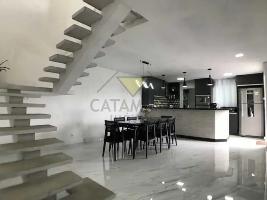 Foto 1 de Casa com 3 Quartos à venda, 200m² em Residencial Colinas, Mogi das Cruzes