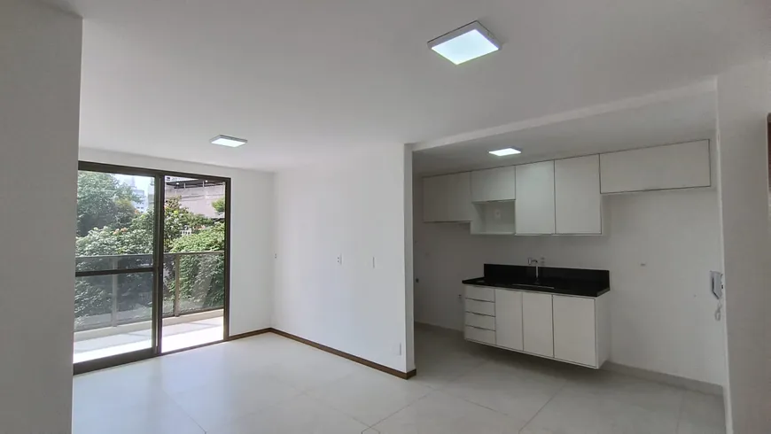 Foto 1 de Apartamento com 3 Quartos para alugar, 85m² em Barro Vermelho, Vitória