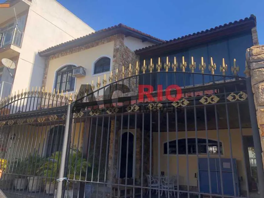 Foto 1 de Casa de Condomínio com 4 Quartos à venda, 250m² em  Vila Valqueire, Rio de Janeiro