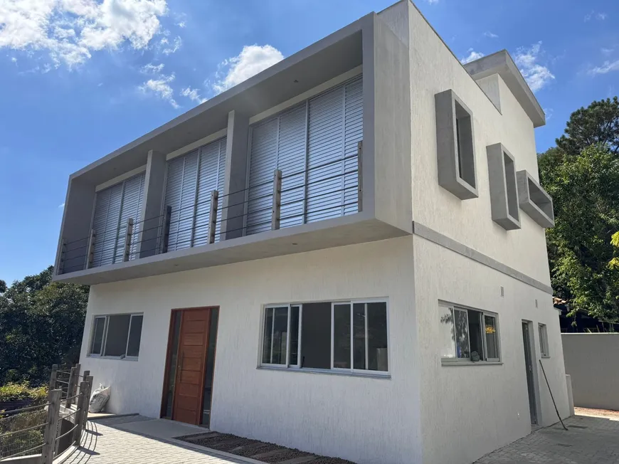 Foto 1 de Casa de Condomínio com 3 Quartos à venda, 260m² em Cônego, Nova Friburgo