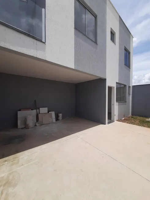 Foto 1 de Casa com 3 Quartos à venda, 123m² em Parque Xangri La, Contagem