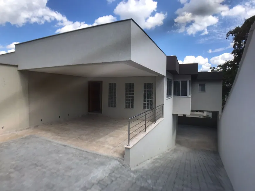 Foto 1 de Casa com 4 Quartos à venda, 250m² em Buritis, Belo Horizonte