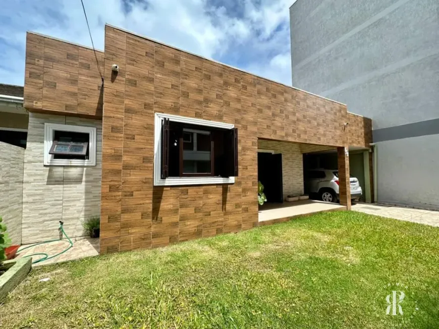Foto 1 de Casa com 5 Quartos à venda, 217m² em Centro, Tramandaí