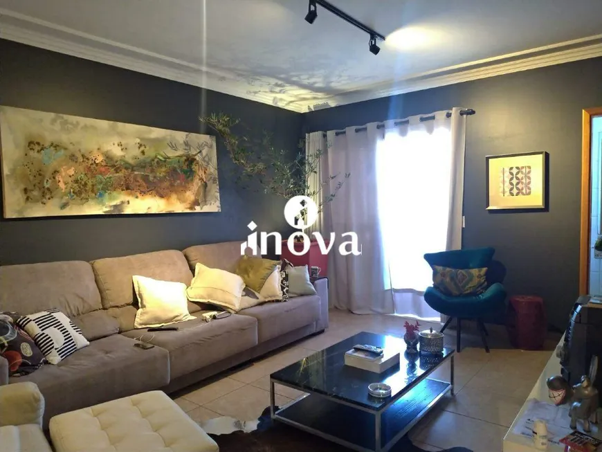 Foto 1 de Apartamento com 3 Quartos à venda, 175m² em São Sebastião, Uberaba