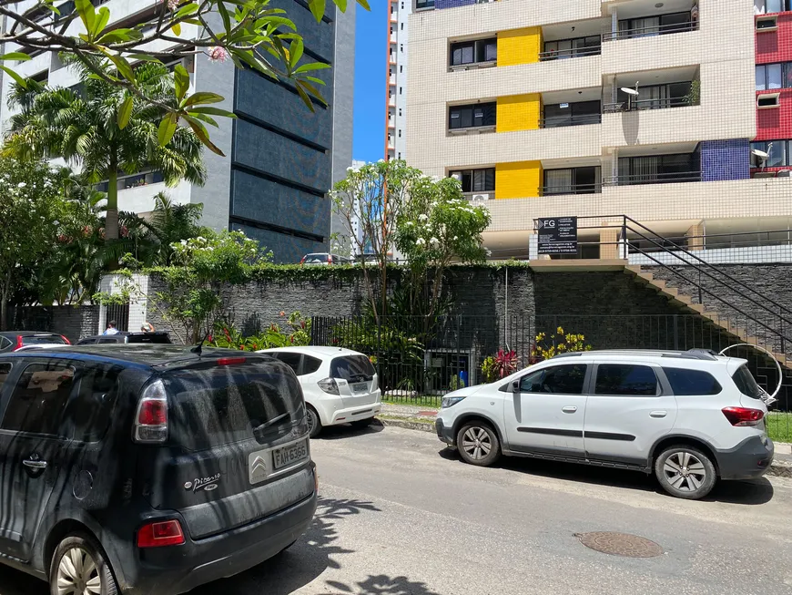 Foto 1 de Apartamento com 3 Quartos à venda, 72m² em Madalena, Recife