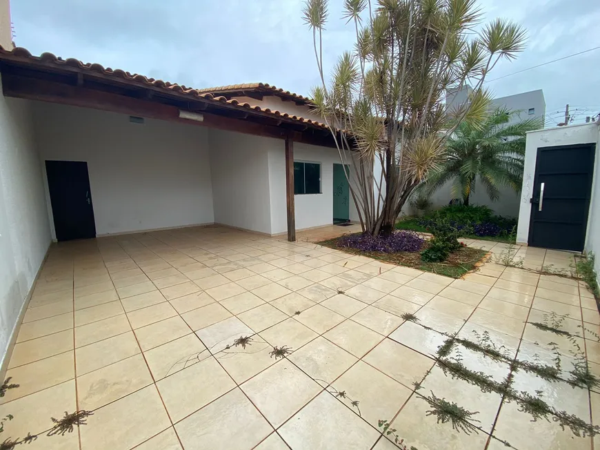 Foto 1 de Casa com 4 Quartos para alugar, 180m² em Alto Umuarama, Uberlândia