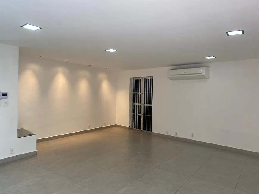 Foto 1 de com 4 Quartos para alugar, 138m² em Tijuca, Rio de Janeiro