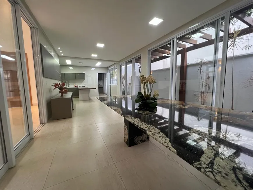 Foto 1 de Casa de Condomínio com 3 Quartos à venda, 210m² em Jardins Lisboa, Goiânia