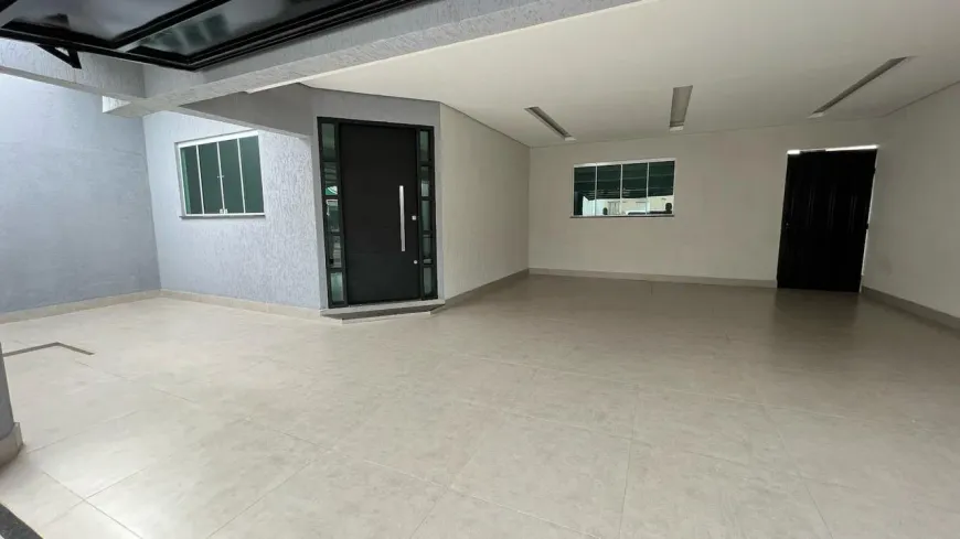 Foto 1 de Casa com 3 Quartos à venda, 300m² em Custódio Pereira, Uberlândia