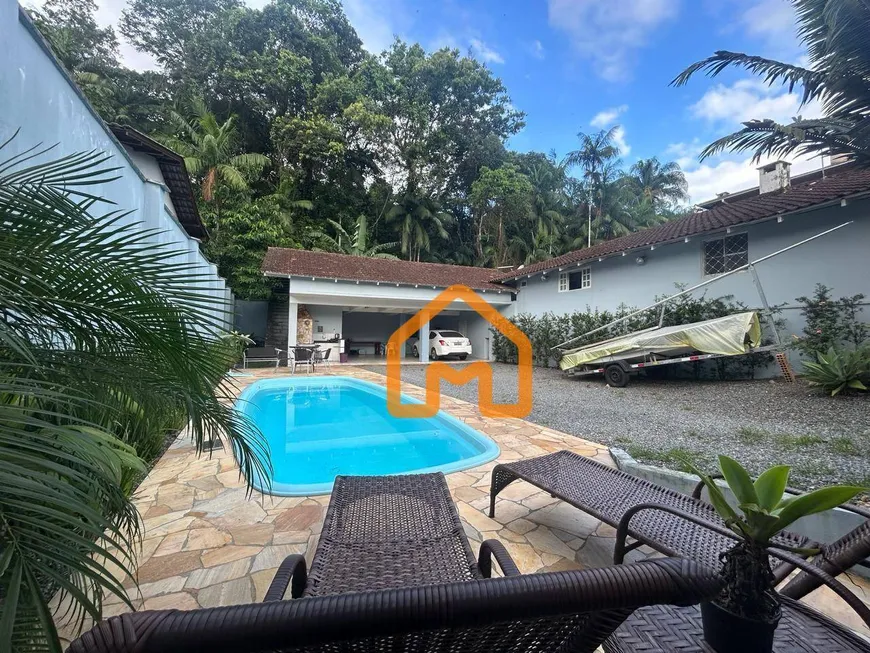 Foto 1 de Casa com 4 Quartos à venda, 485m² em Iririú, Joinville