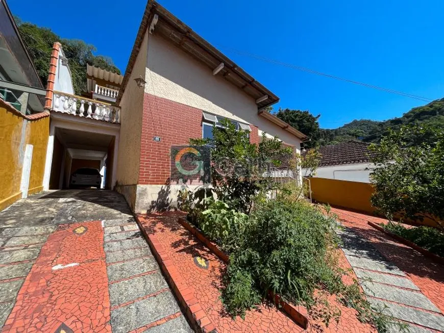 Foto 1 de Casa com 7 Quartos à venda, 350m² em Duchas, Petrópolis