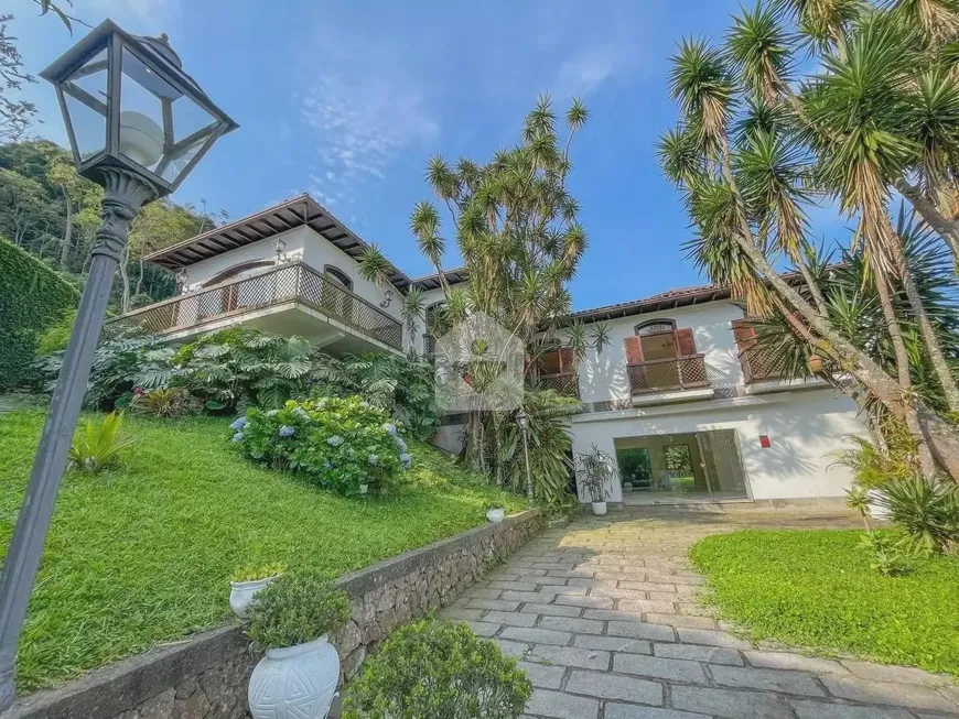 Foto 1 de Casa com 5 Quartos à venda, 401m² em Valparaiso, Petrópolis