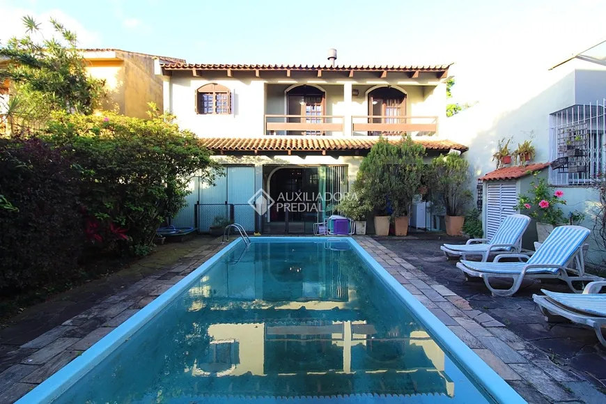 Foto 1 de Casa com 4 Quartos à venda, 211m² em Nonoai, Porto Alegre