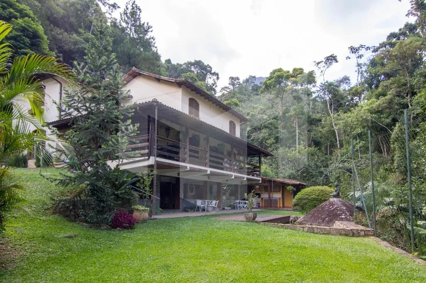 Foto 1 de Casa de Condomínio com 4 Quartos à venda, 300m² em Fazenda Inglesa, Petrópolis