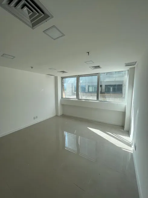 Foto 1 de Sala Comercial para alugar, 27m² em Barra da Tijuca, Rio de Janeiro