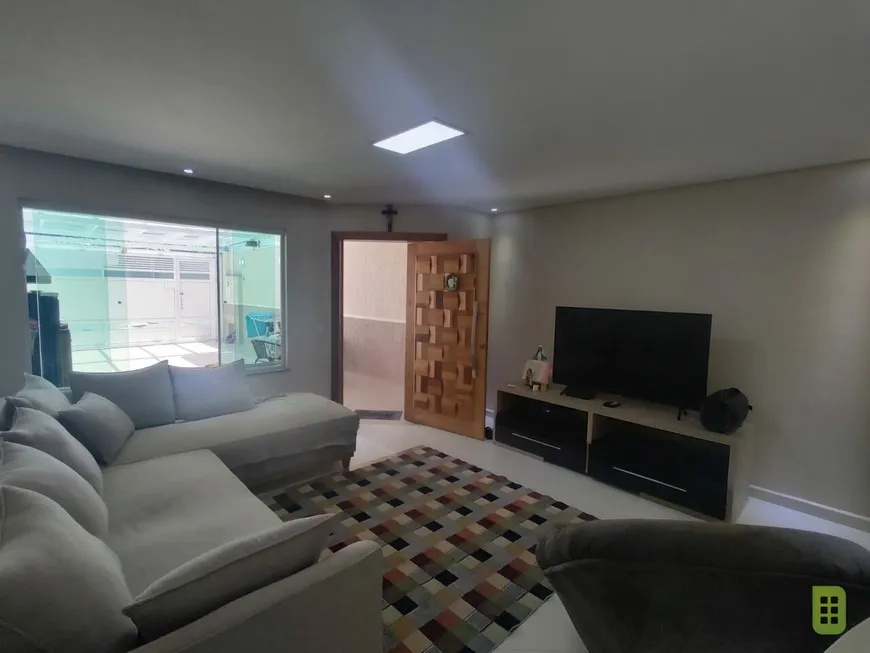 Foto 1 de Sobrado com 3 Quartos à venda, 175m² em Vila Scarpelli, Santo André