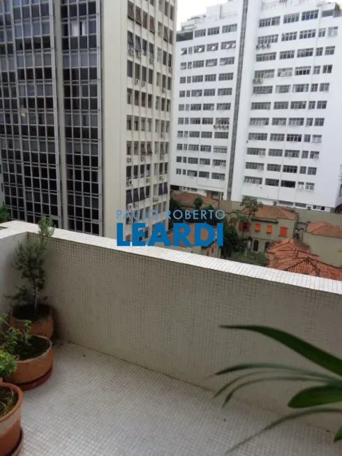 Foto 1 de Apartamento com 3 Quartos à venda, 202m² em Higienópolis, São Paulo