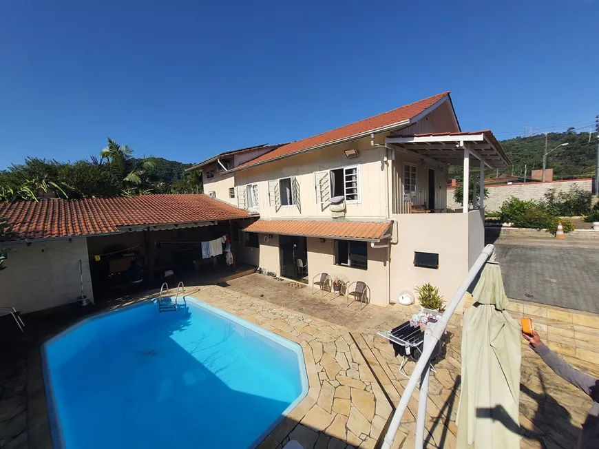 Foto 1 de Casa com 4 Quartos à venda, 243m² em Boa Vista, Blumenau