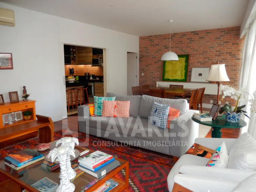 Foto 1 de Apartamento com 3 Quartos à venda, 125m² em Lagoa, Rio de Janeiro