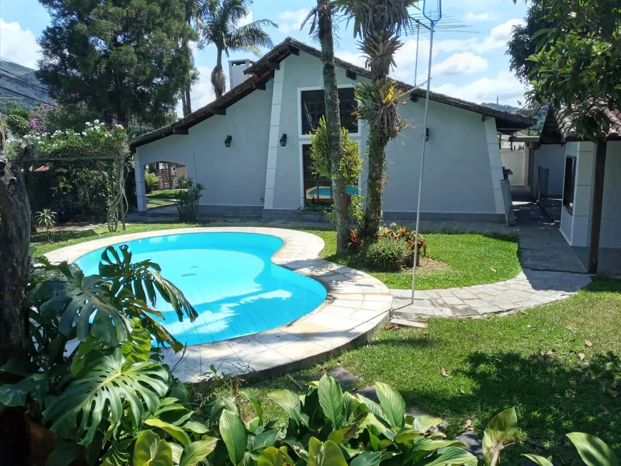 Foto 1 de Casa com 4 Quartos à venda, 223m² em Carlos Guinle, Teresópolis