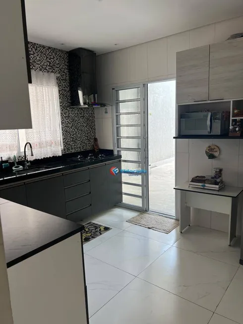 Foto 1 de Sobrado com 4 Quartos à venda, 200m² em Jardim Minezotta - Nova Veneza, Sumaré