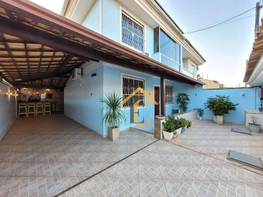 Foto 1 de Casa com 3 Quartos à venda, 165m² em Jardim Marileia, Rio das Ostras