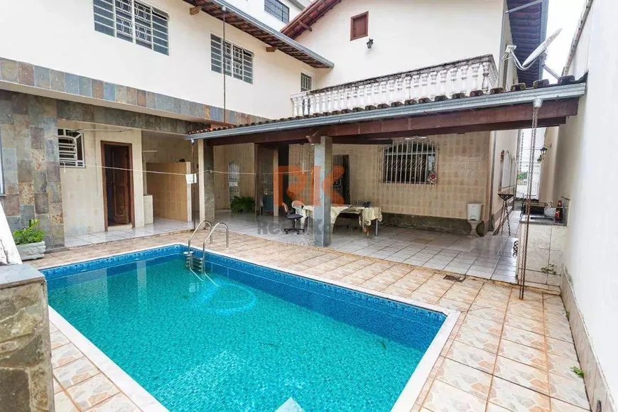 Foto 1 de Casa com 4 Quartos à venda, 243m² em Palmares, Belo Horizonte