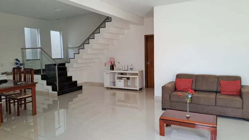 Foto 1 de Casa com 4 Quartos à venda, 385m² em Vigilato Pereira, Uberlândia