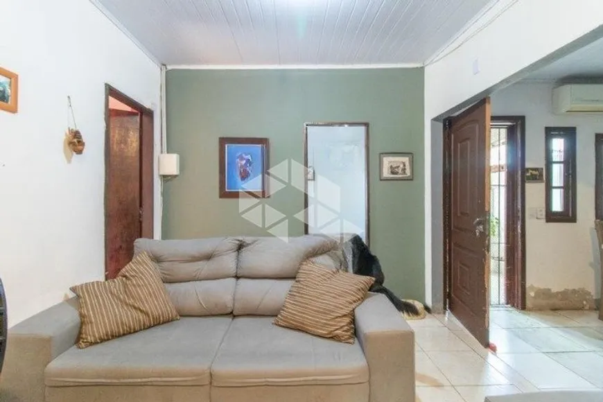 Foto 1 de Casa com 2 Quartos à venda, 70m² em Camaquã, Porto Alegre