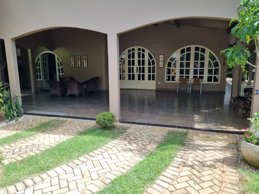 Foto 1 de Casa com 4 Quartos à venda, 340m² em Parque Acalanto, Goiânia