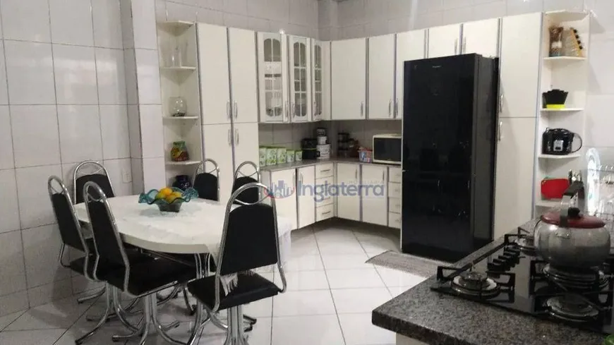 Foto 1 de Casa com 3 Quartos à venda, 194m² em Bandeirantes, Londrina