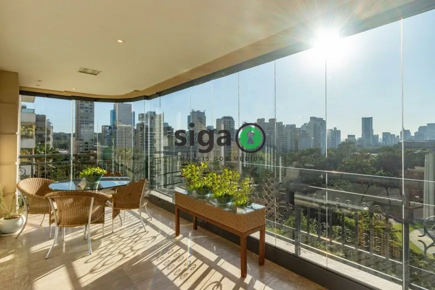 Foto 1 de Apartamento com 3 Quartos à venda, 350m² em Jardim Europa, São Paulo