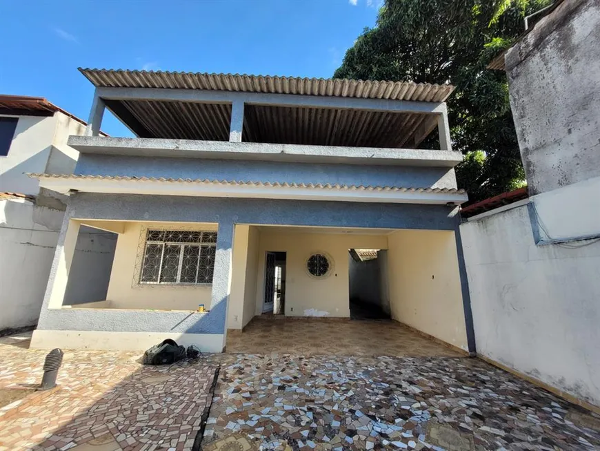 Foto 1 de Casa com 3 Quartos à venda, 210m² em  Vila Valqueire, Rio de Janeiro