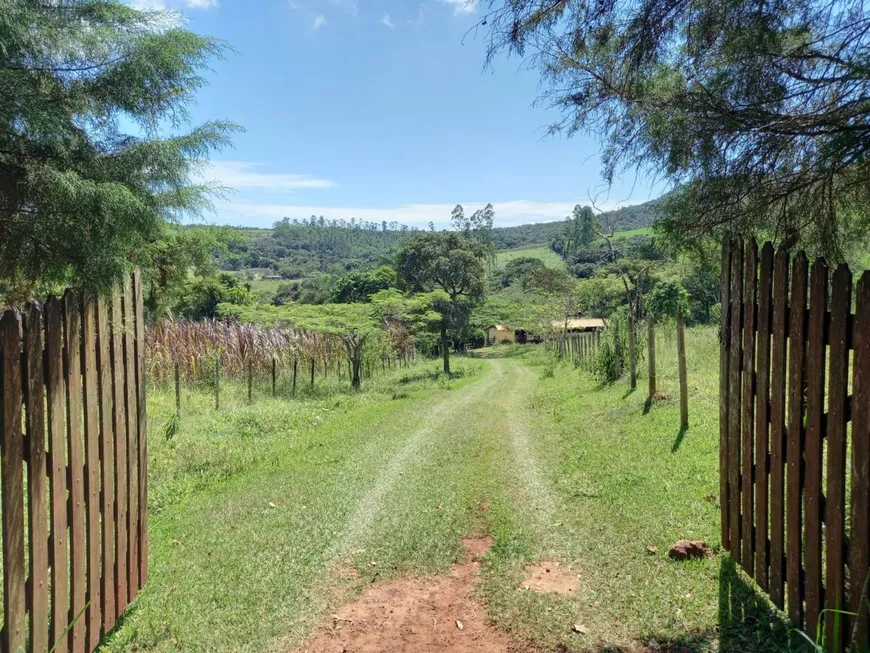 Foto 1 de Fazenda/Sítio com 3 Quartos à venda, 44000m² em , Belo Vale